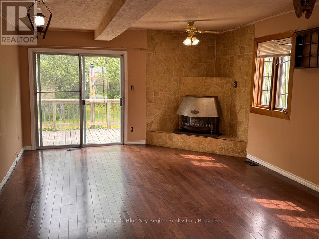 1528 CASSELLS STREET - 3