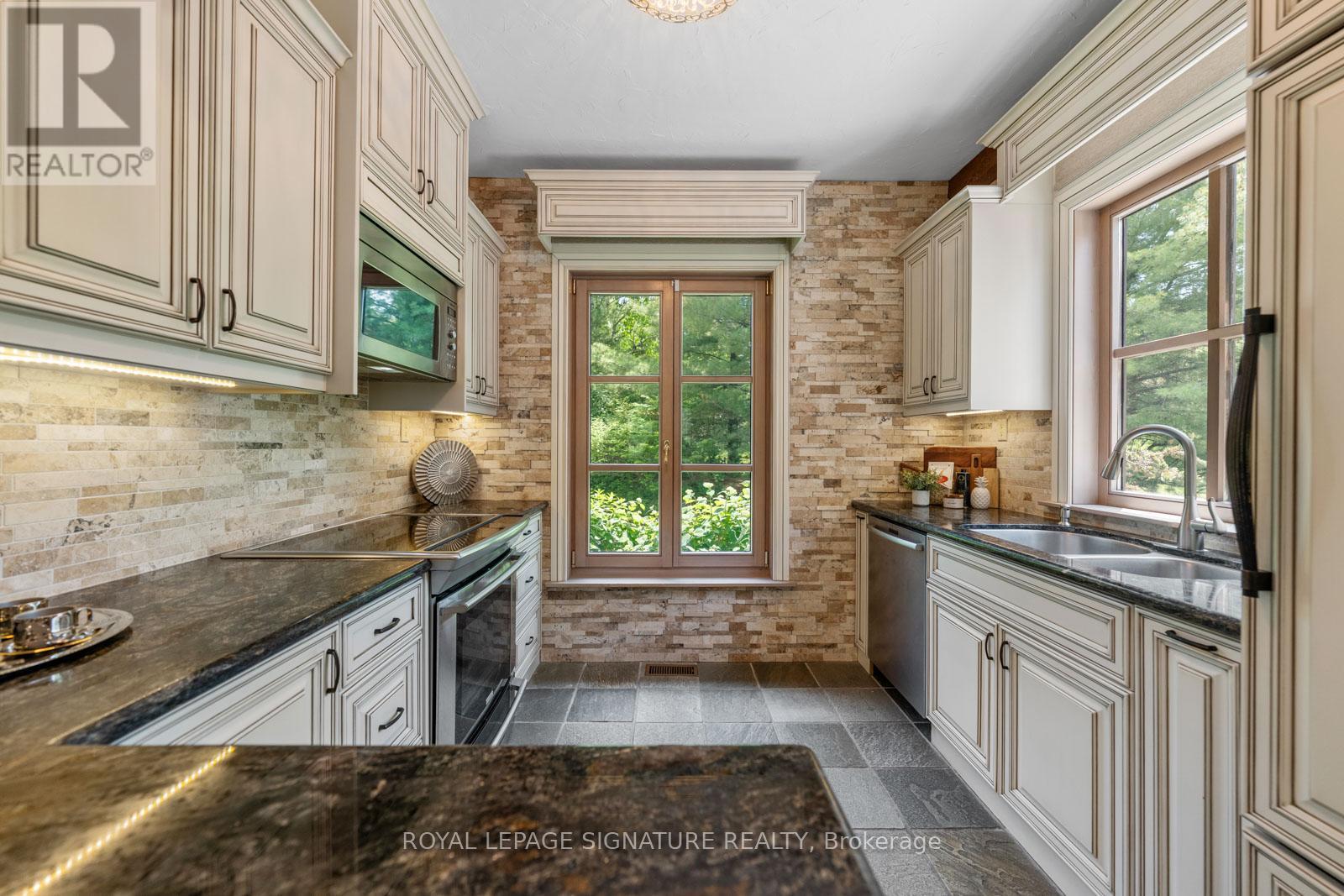 30 KINGSWOOD DRIVE - 11