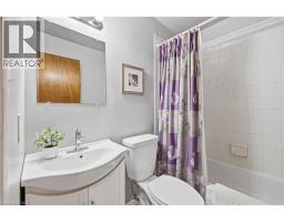 3pc Ensuite bath - 28 Rousseaux Street, Hamilton, ON L9G2W5 Photo 16
