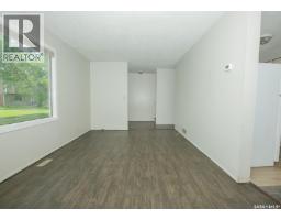 Living room - 4140 Castle Road, Regina, SK S4S6A4 Photo 7
