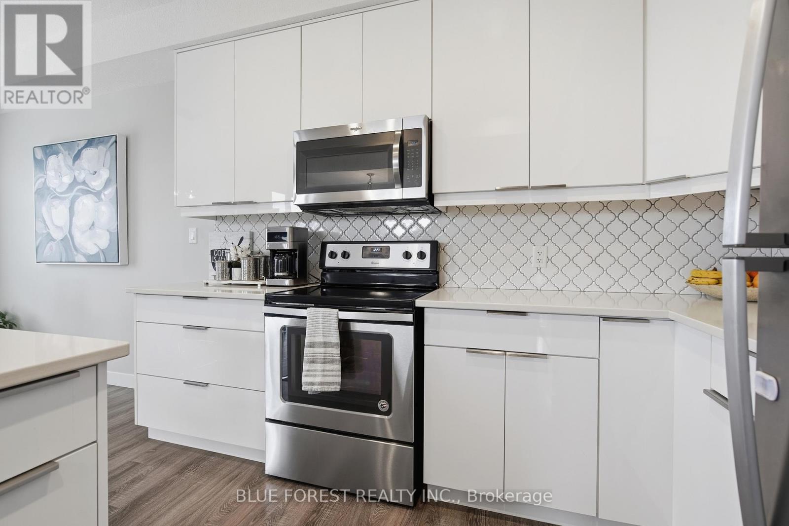 933 SARNIA ROAD - 17