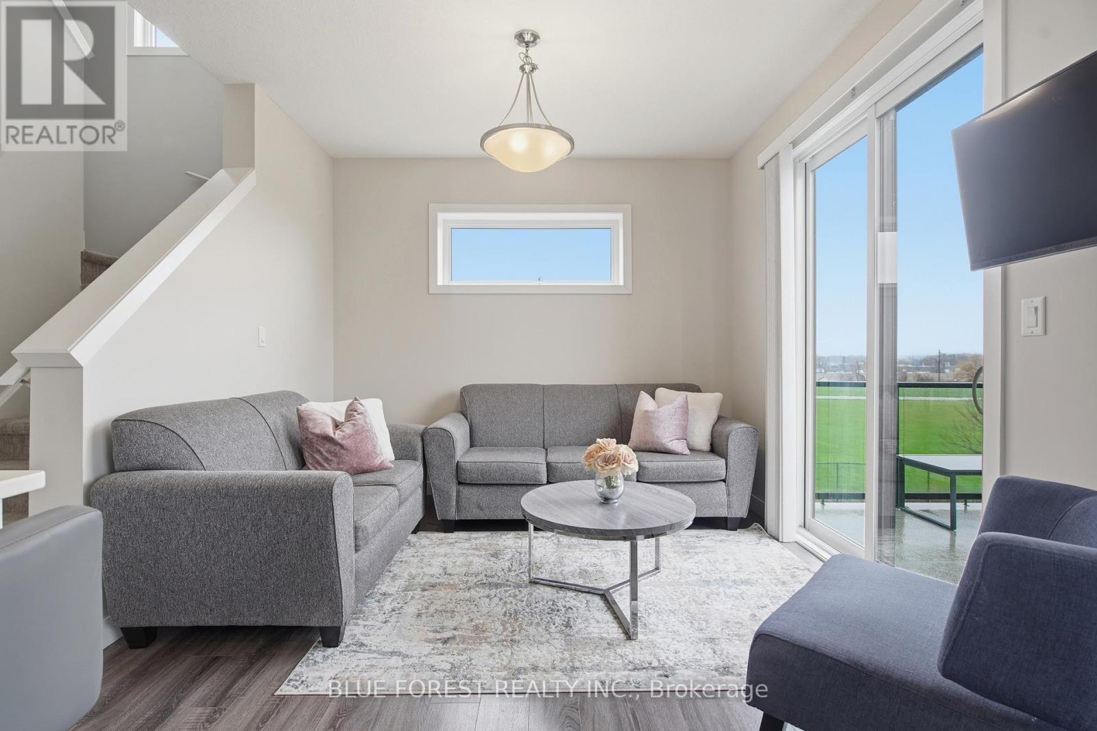 933 SARNIA ROAD - 21