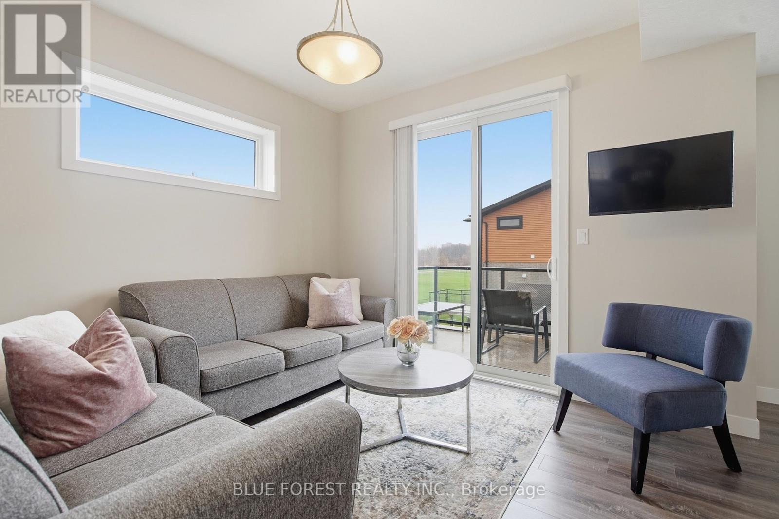 933 SARNIA ROAD - 22