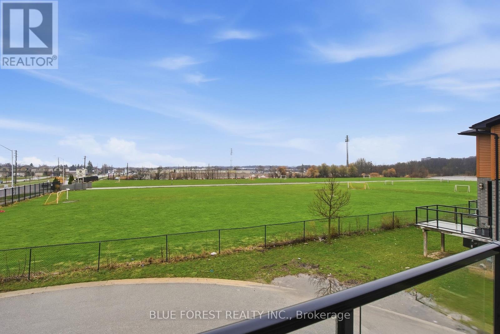 933 SARNIA ROAD - 25