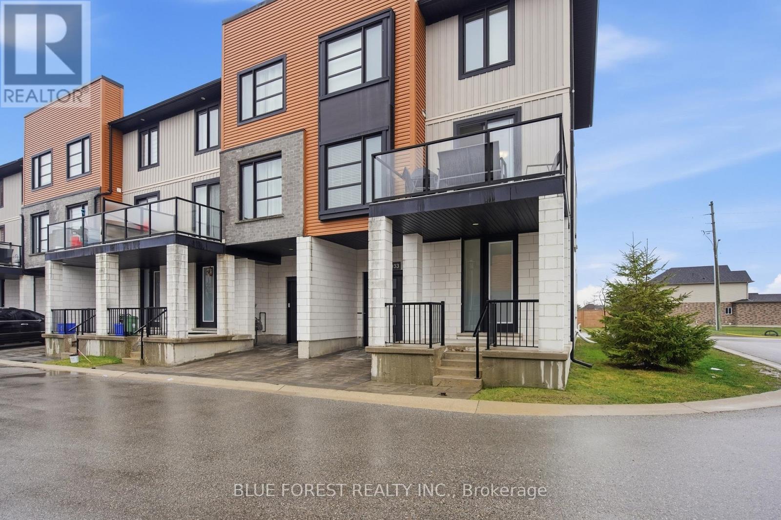 933 SARNIA ROAD - 38