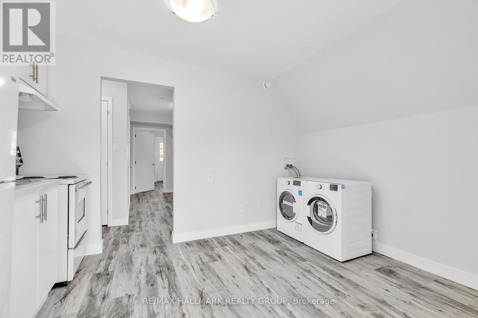1 Bed, 1 Bath Multi-Family for Rent in Ottawa – 5 – 261 SOMERSET STREET E, Ottawa – MLS# X13413446 - Image 2