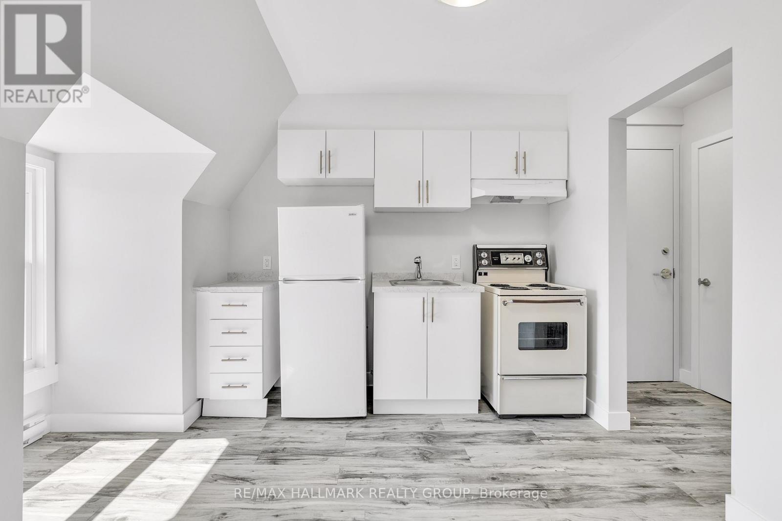 1 Bed, 1 Bath Multi-Family for Rent in Ottawa – 5 – 261 SOMERSET STREET E, Ottawa – MLS# X13413446 - Image 20