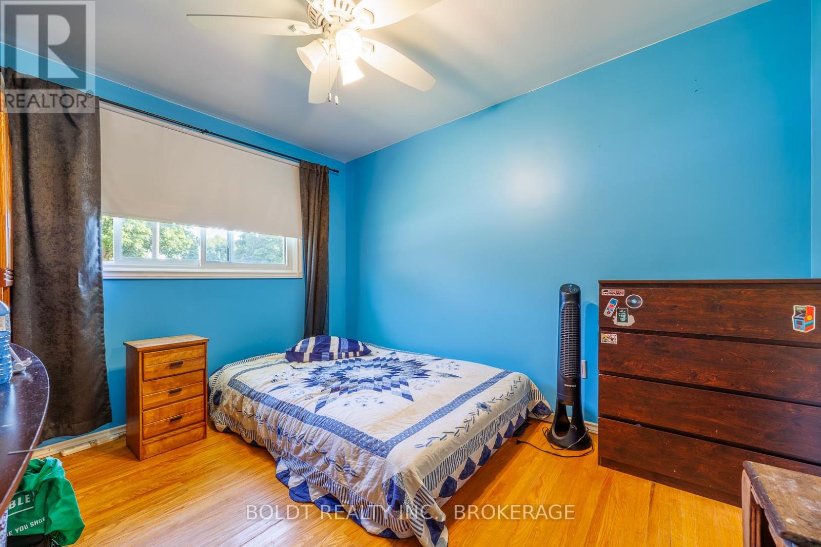 53 HUNTLEY CRESCENT - 12