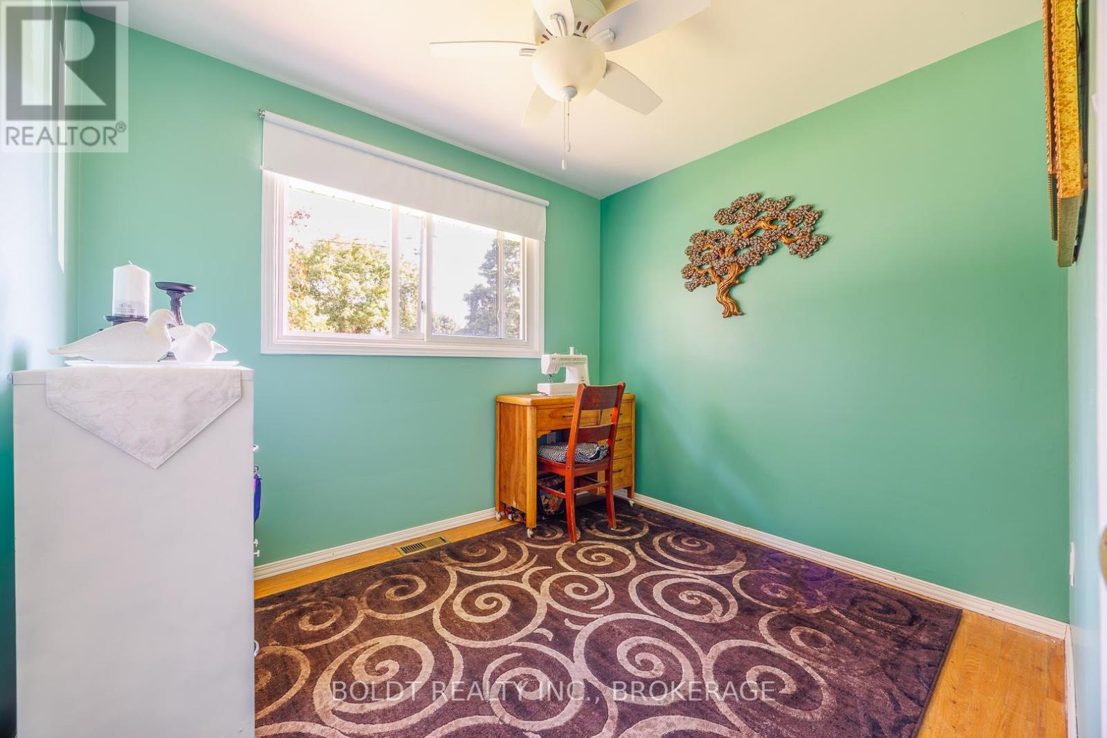 53 HUNTLEY CRESCENT - 13