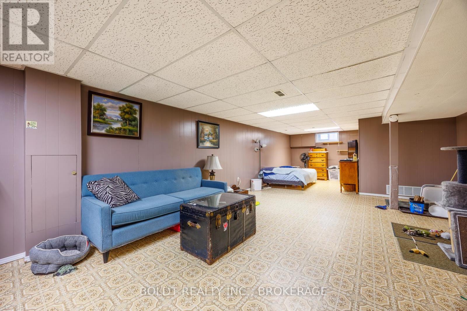 53 HUNTLEY CRESCENT - 18