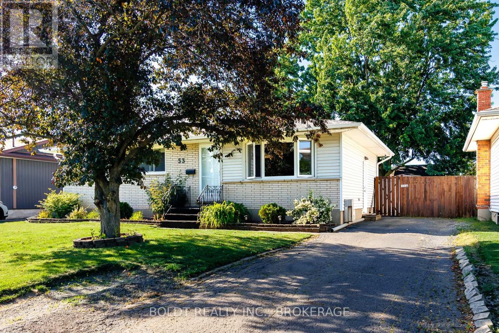 53 HUNTLEY CRESCENT - 2