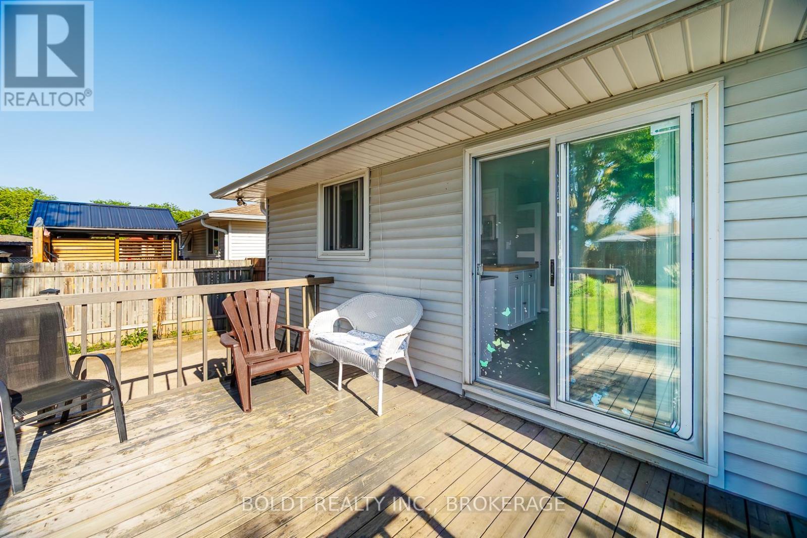 53 HUNTLEY CRESCENT - 21
