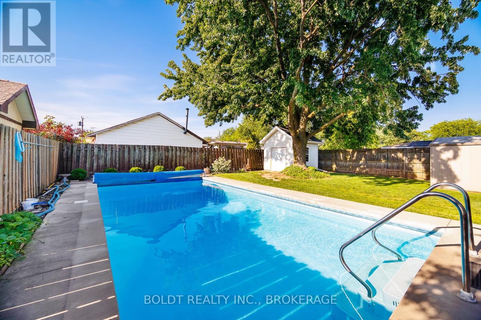 53 HUNTLEY CRESCENT - 24