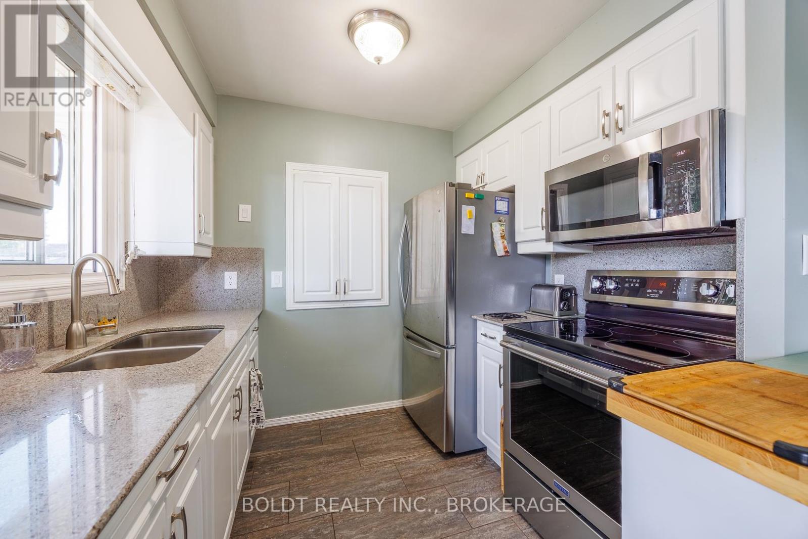 53 HUNTLEY CRESCENT - 5