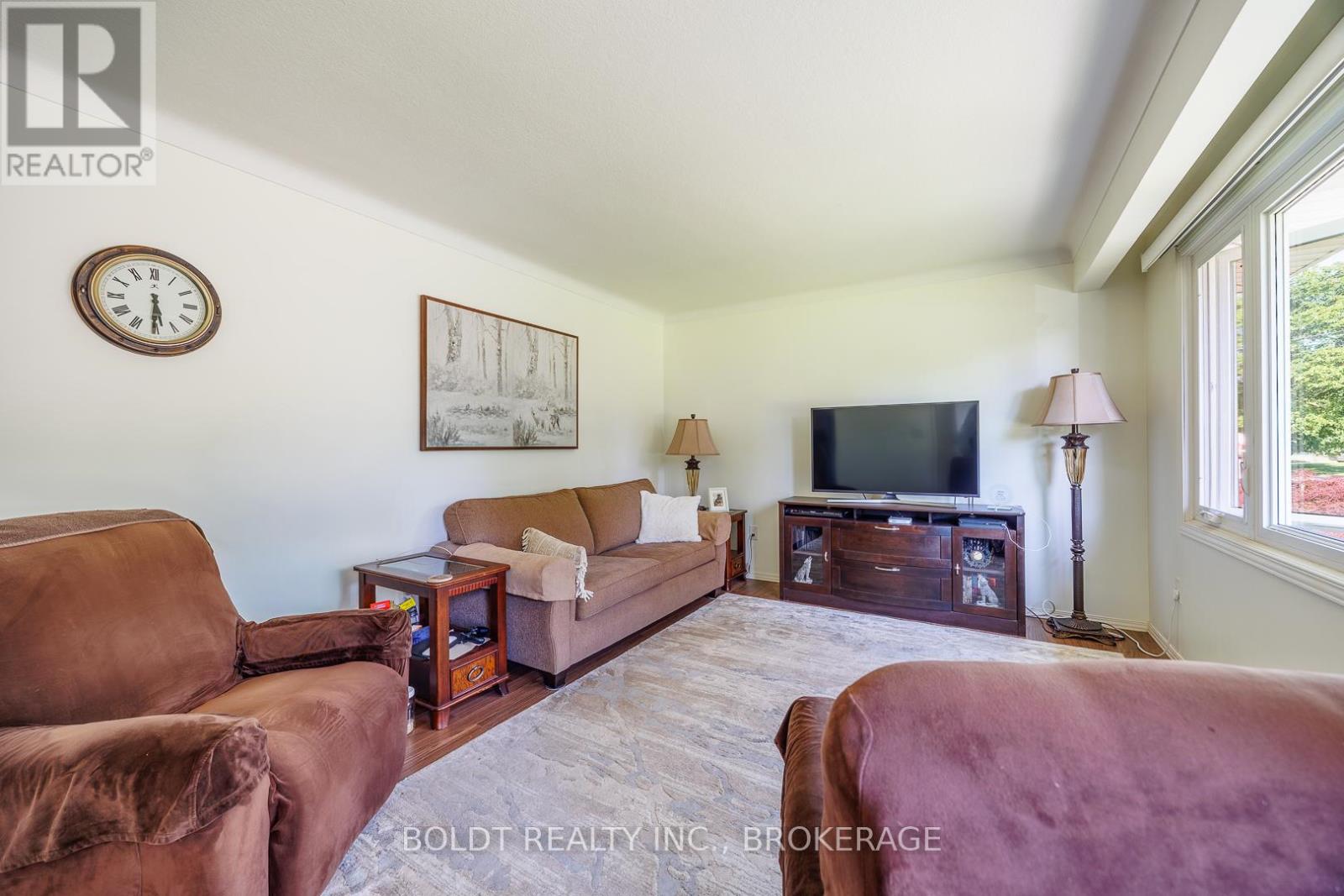 53 HUNTLEY CRESCENT - 7
