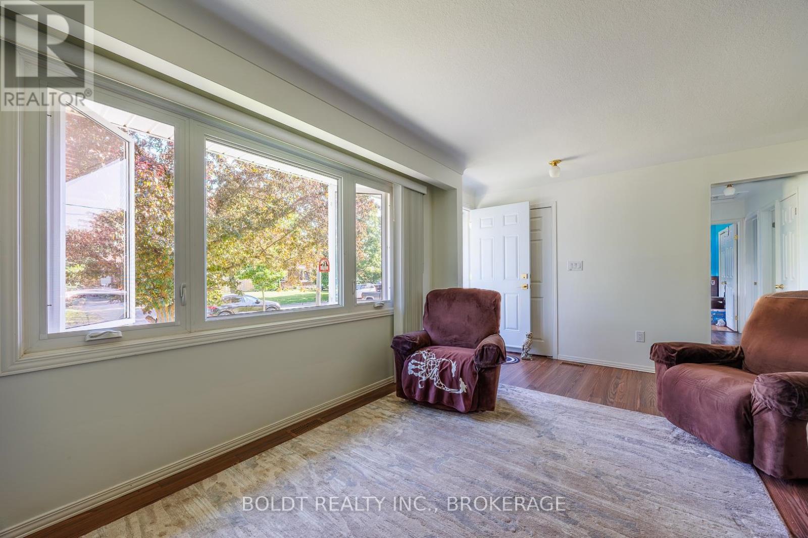 53 HUNTLEY CRESCENT - 8
