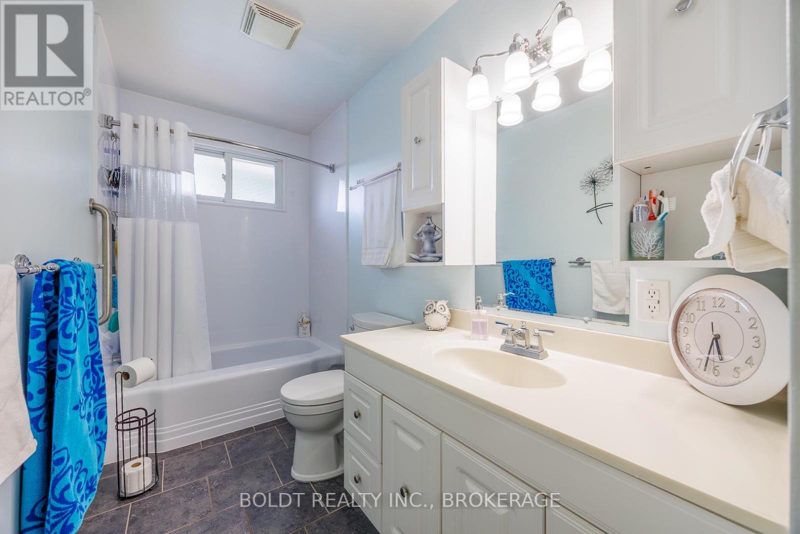 53 HUNTLEY CRESCENT - 9