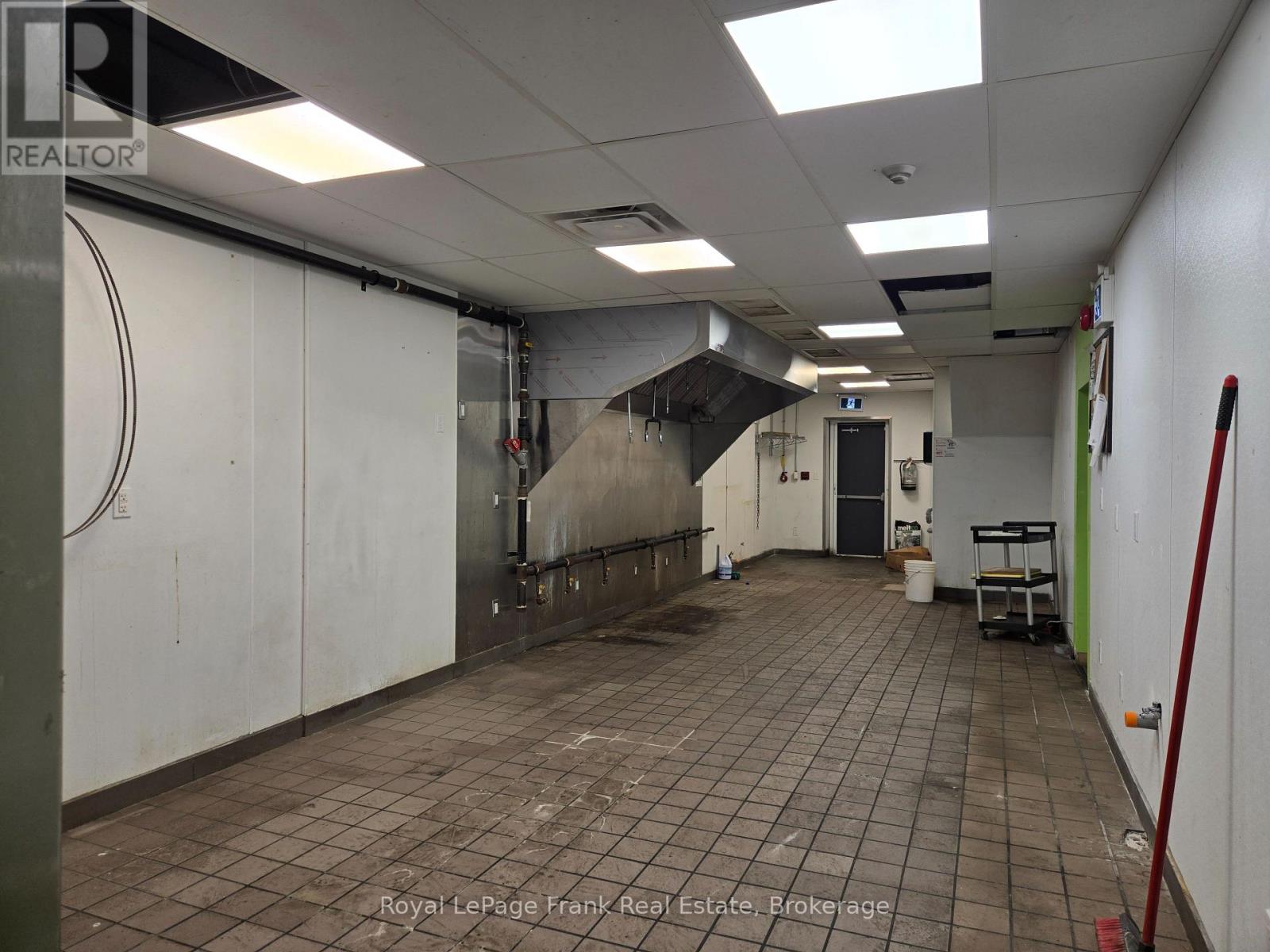37 KING STREET E, Clarington (Bowmanville) — photo 3