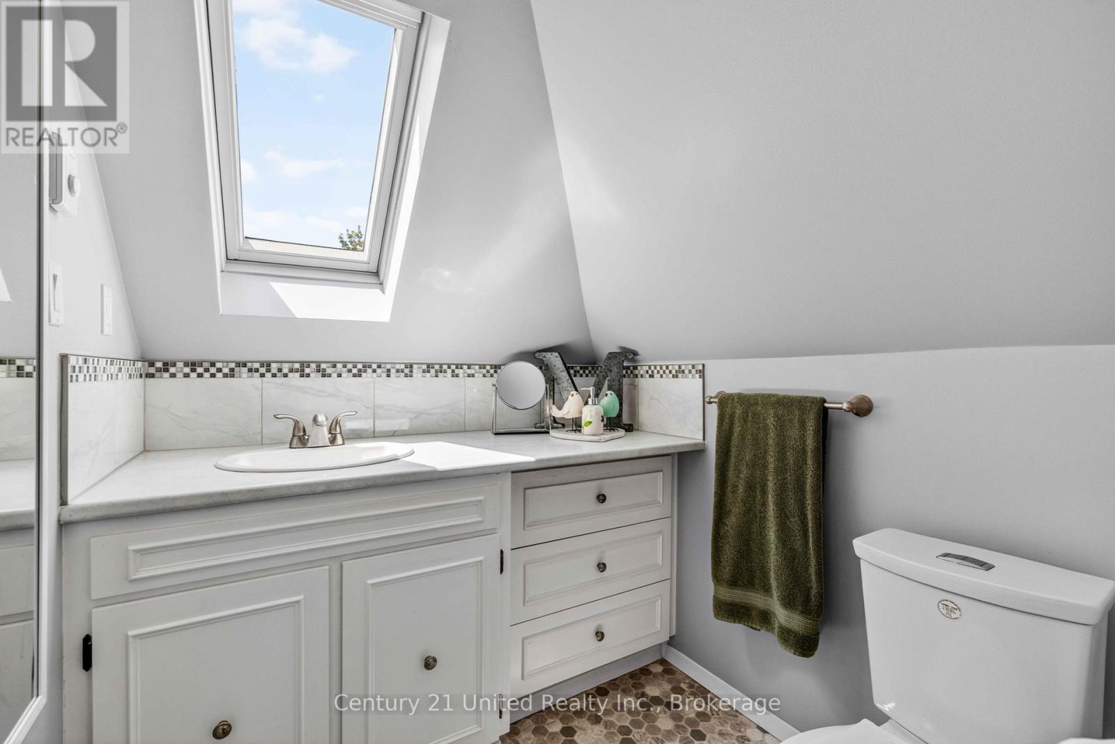 186 ABERDEEN AVENUE - 34