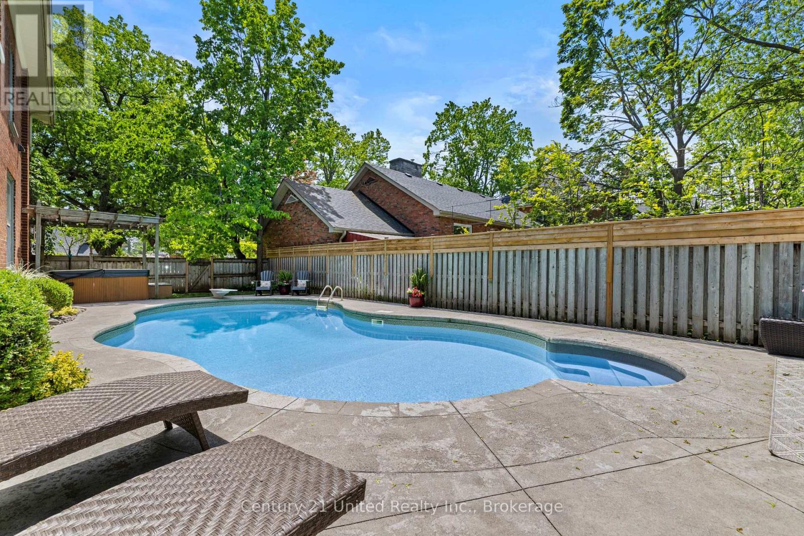 186 ABERDEEN AVENUE - 39