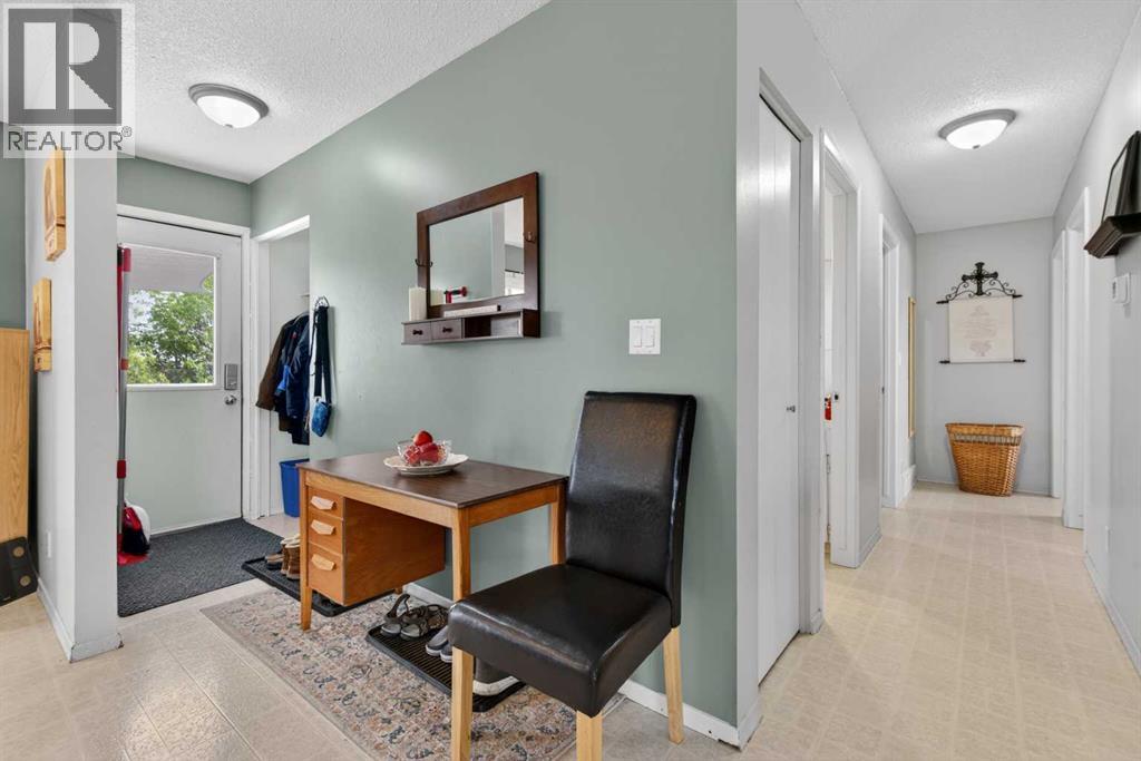 571 8 Street SE — photo 14