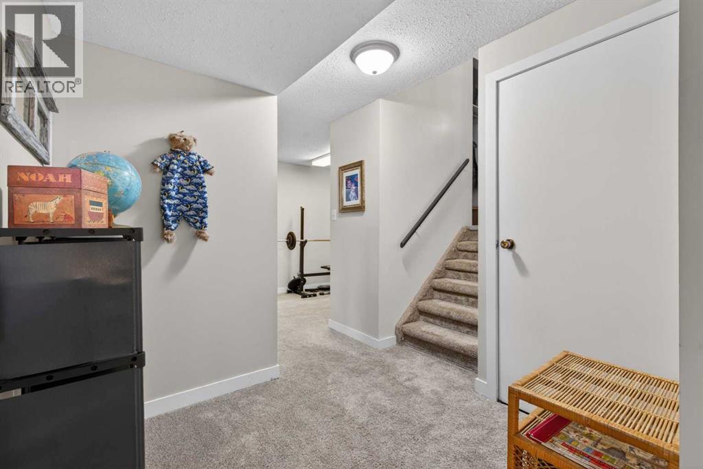 571 8 Street SE — photo 21