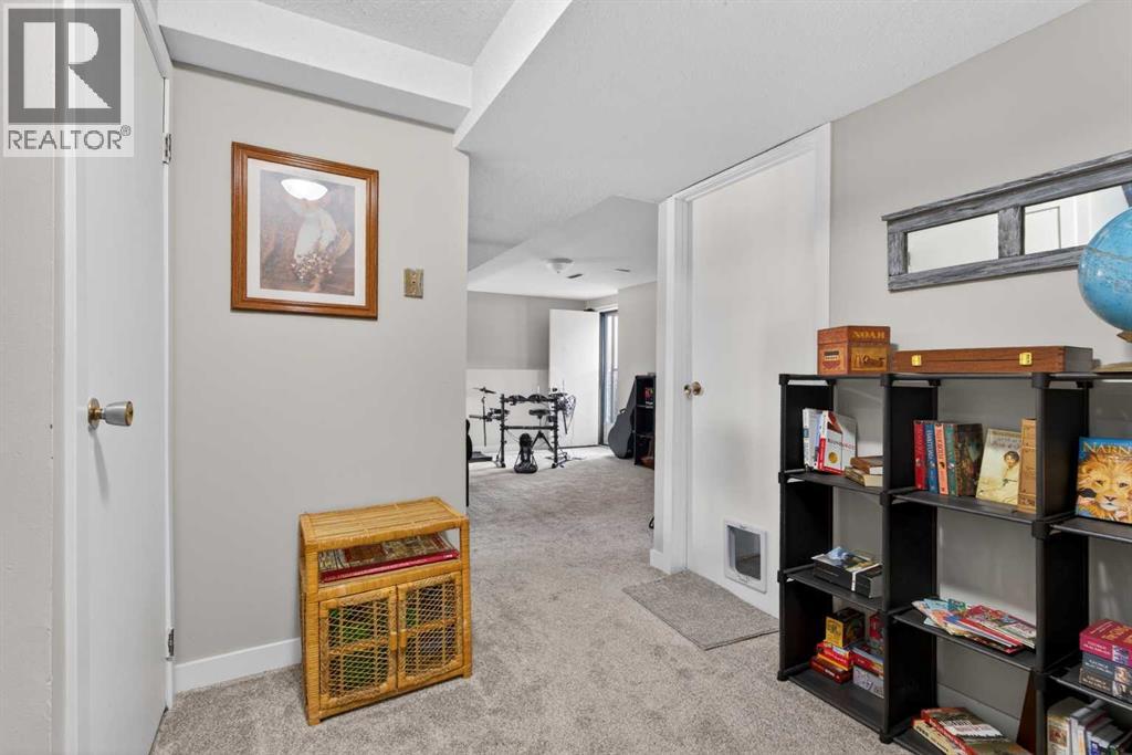 571 8 Street SE — photo 22