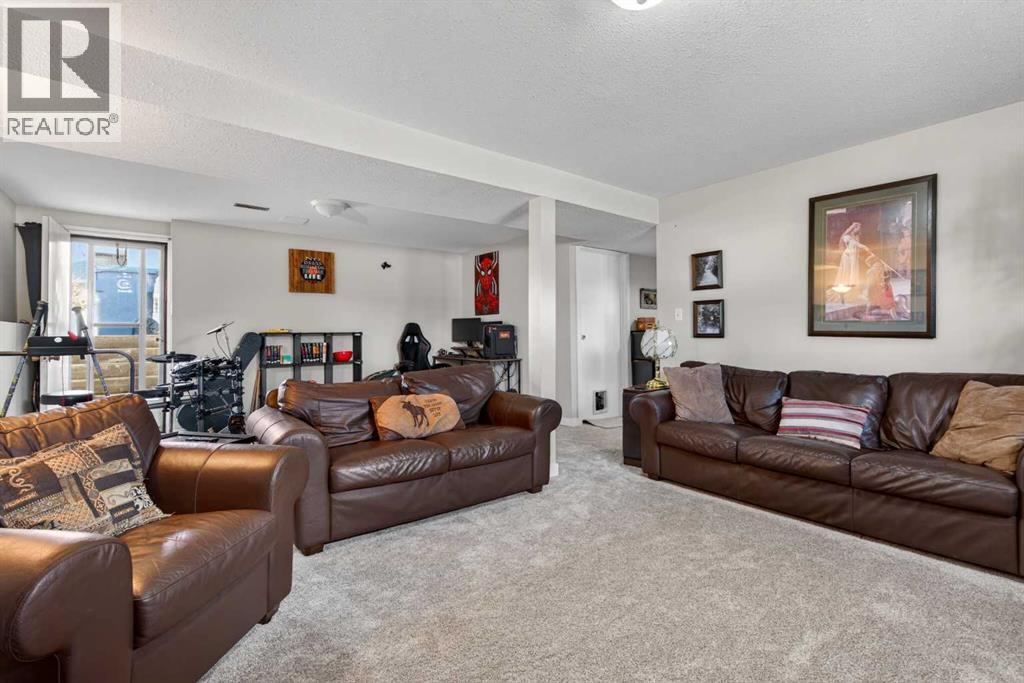 571 8 Street SE — photo 26