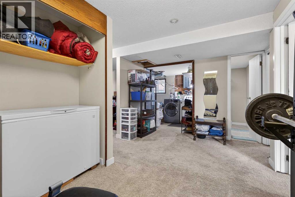 571 8 Street SE — photo 28