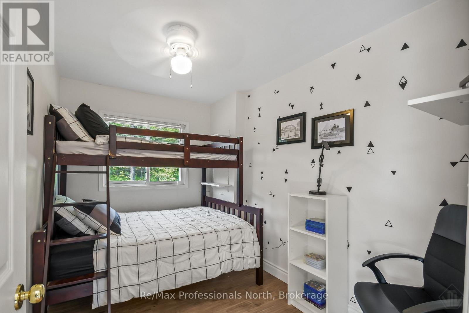 5 PINETREE ROAD - 22