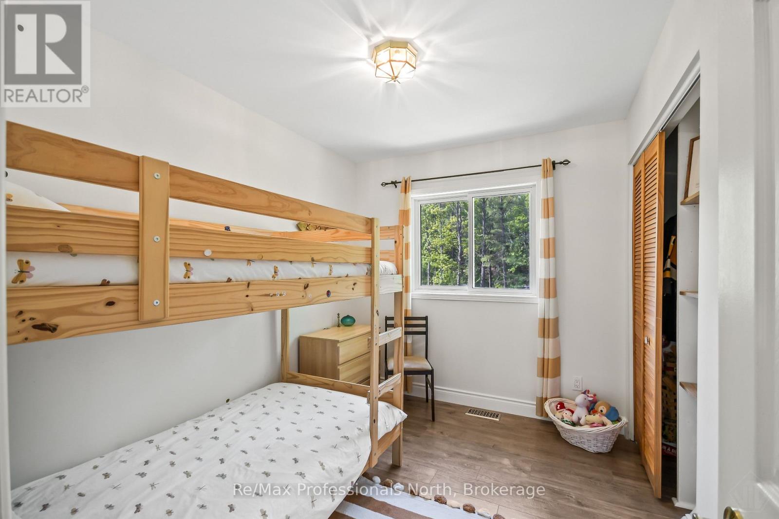 5 PINETREE ROAD - 24