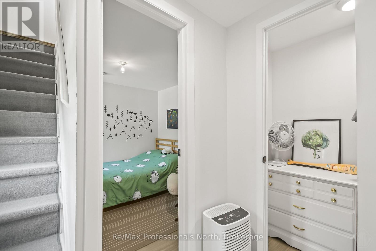 5 PINETREE ROAD - 30