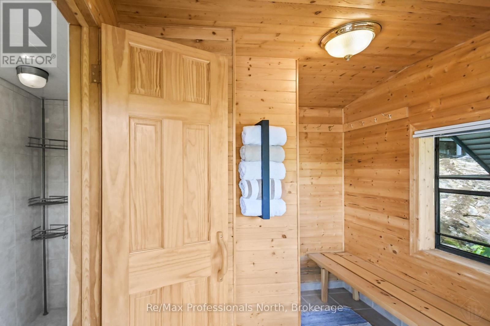 5 PINETREE ROAD - 38