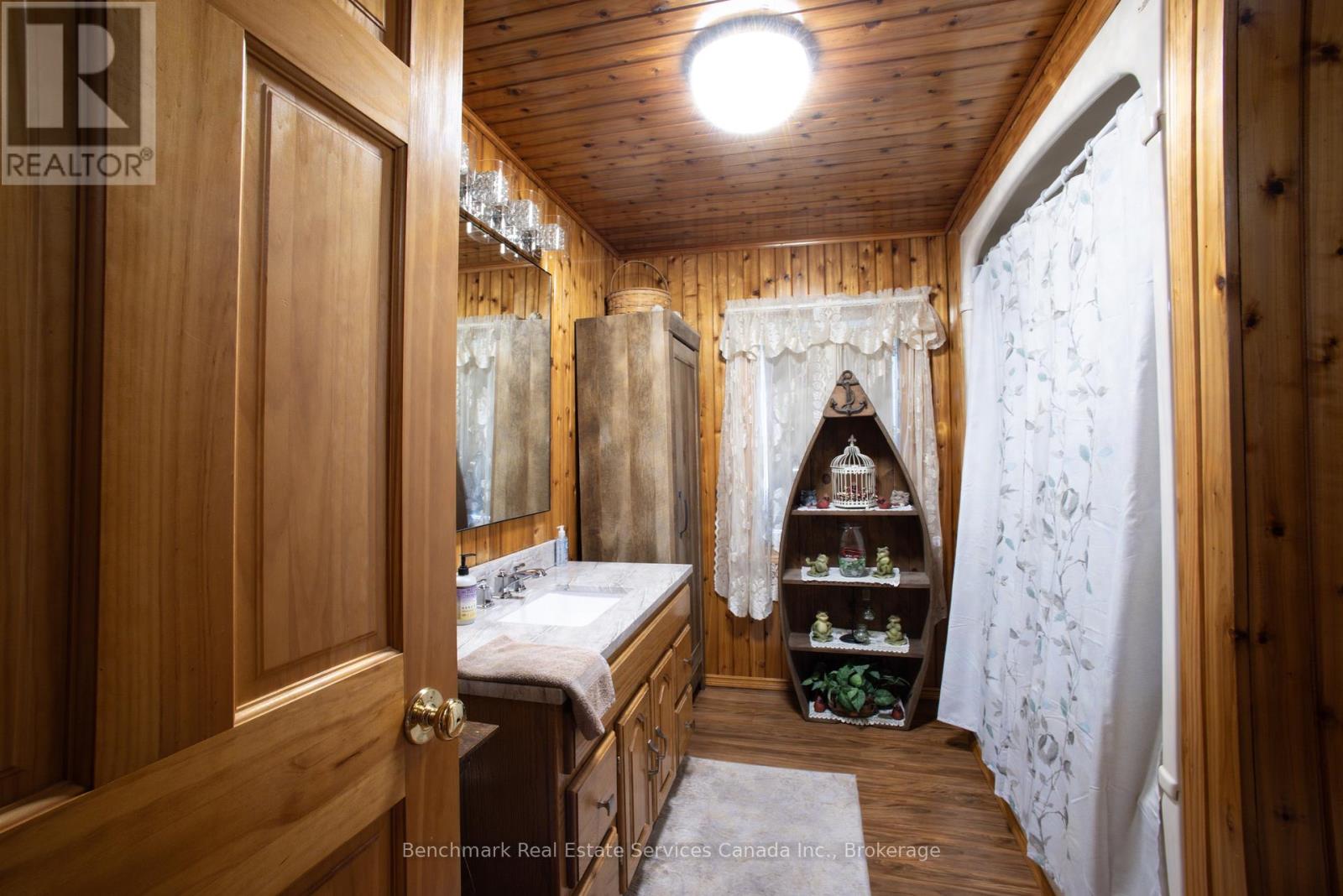 87 ST ANDREW STREET N - 11