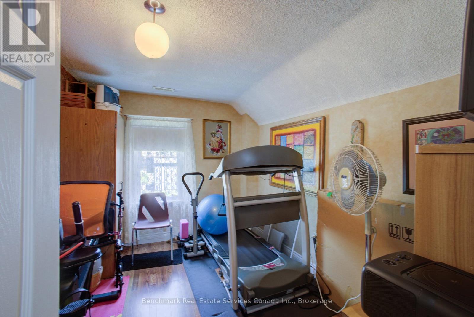 87 ST ANDREW STREET N - 18