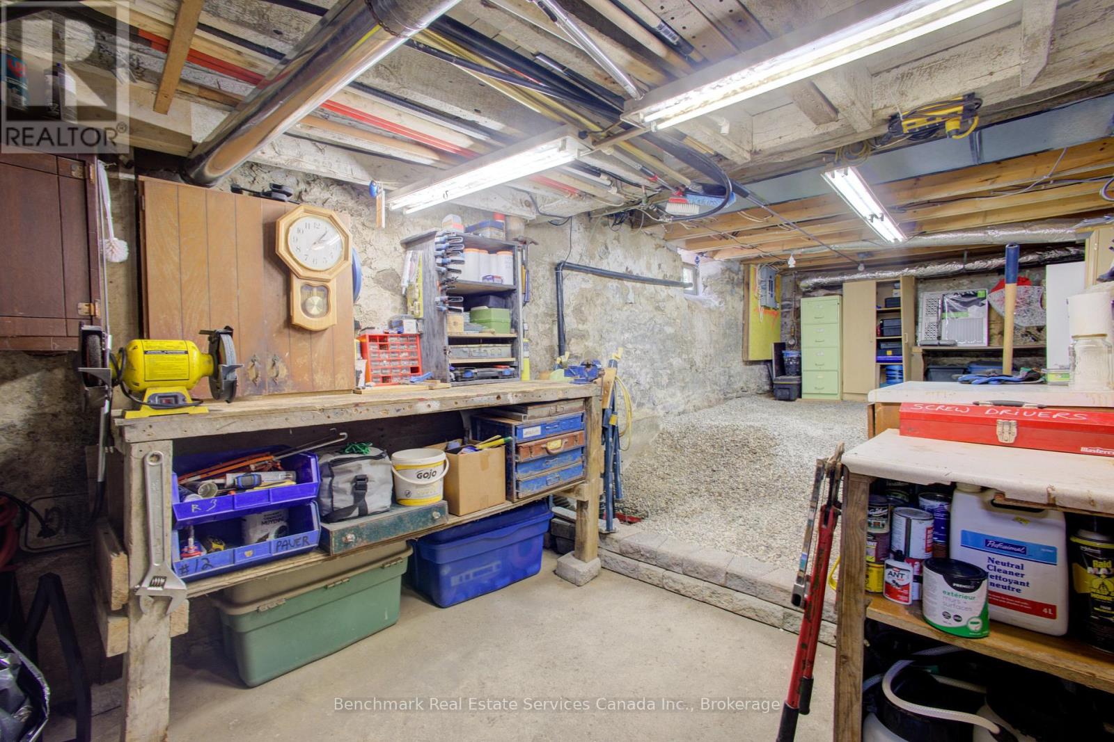 87 ST ANDREW STREET N - 21