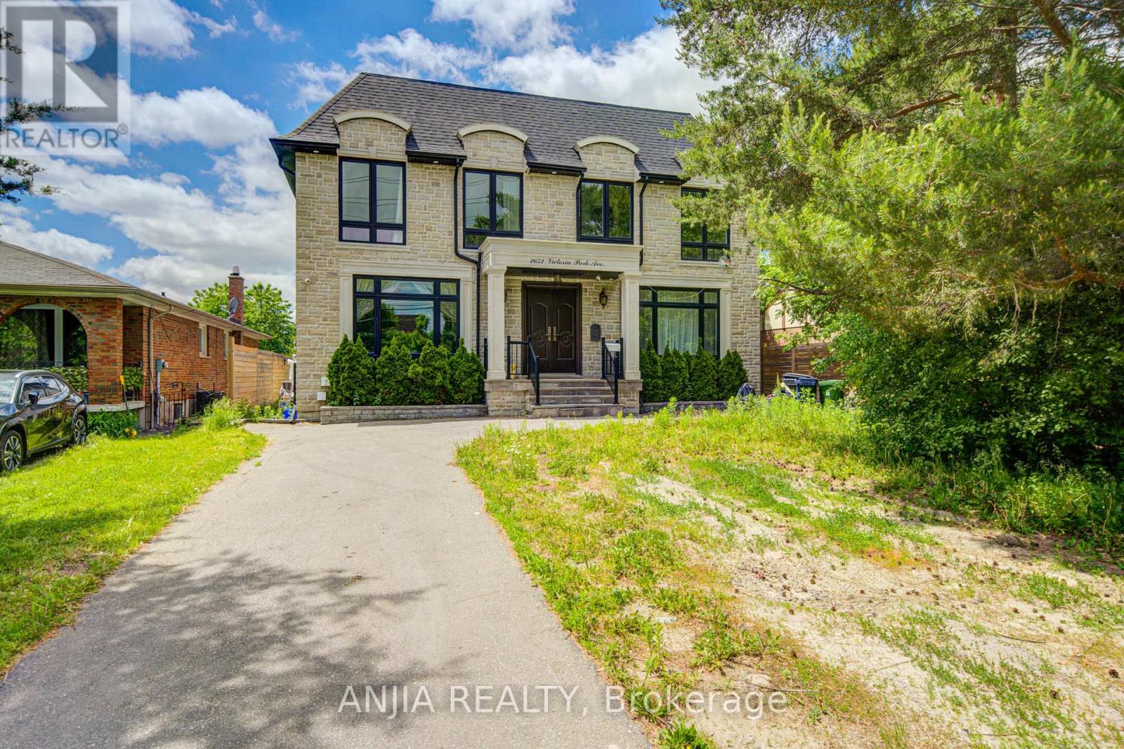 2652 VICTORIA PARK AVENUE - 1