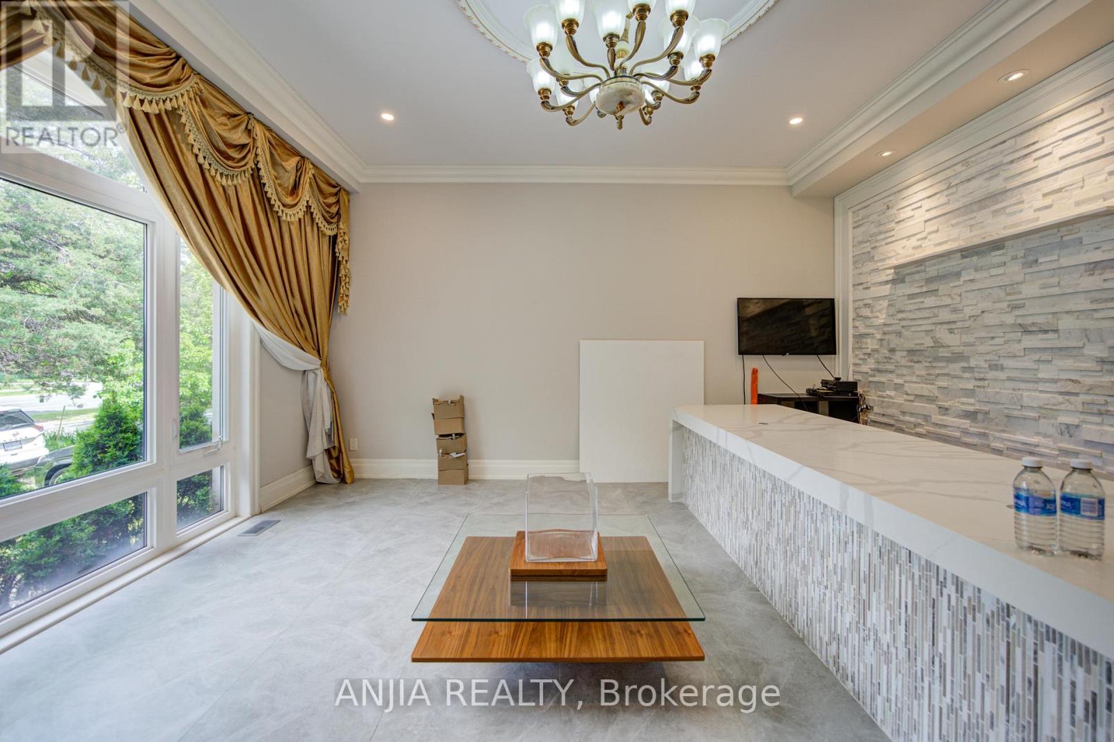 2652 VICTORIA PARK AVENUE - 10