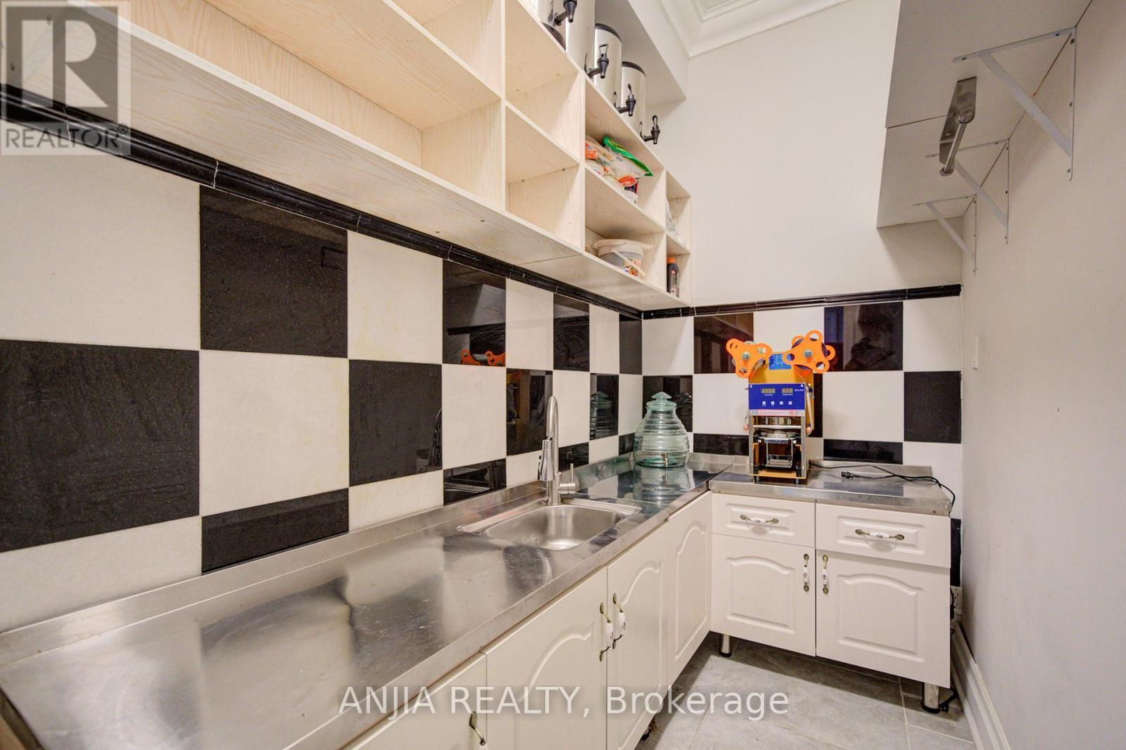 2652 VICTORIA PARK AVENUE - 12