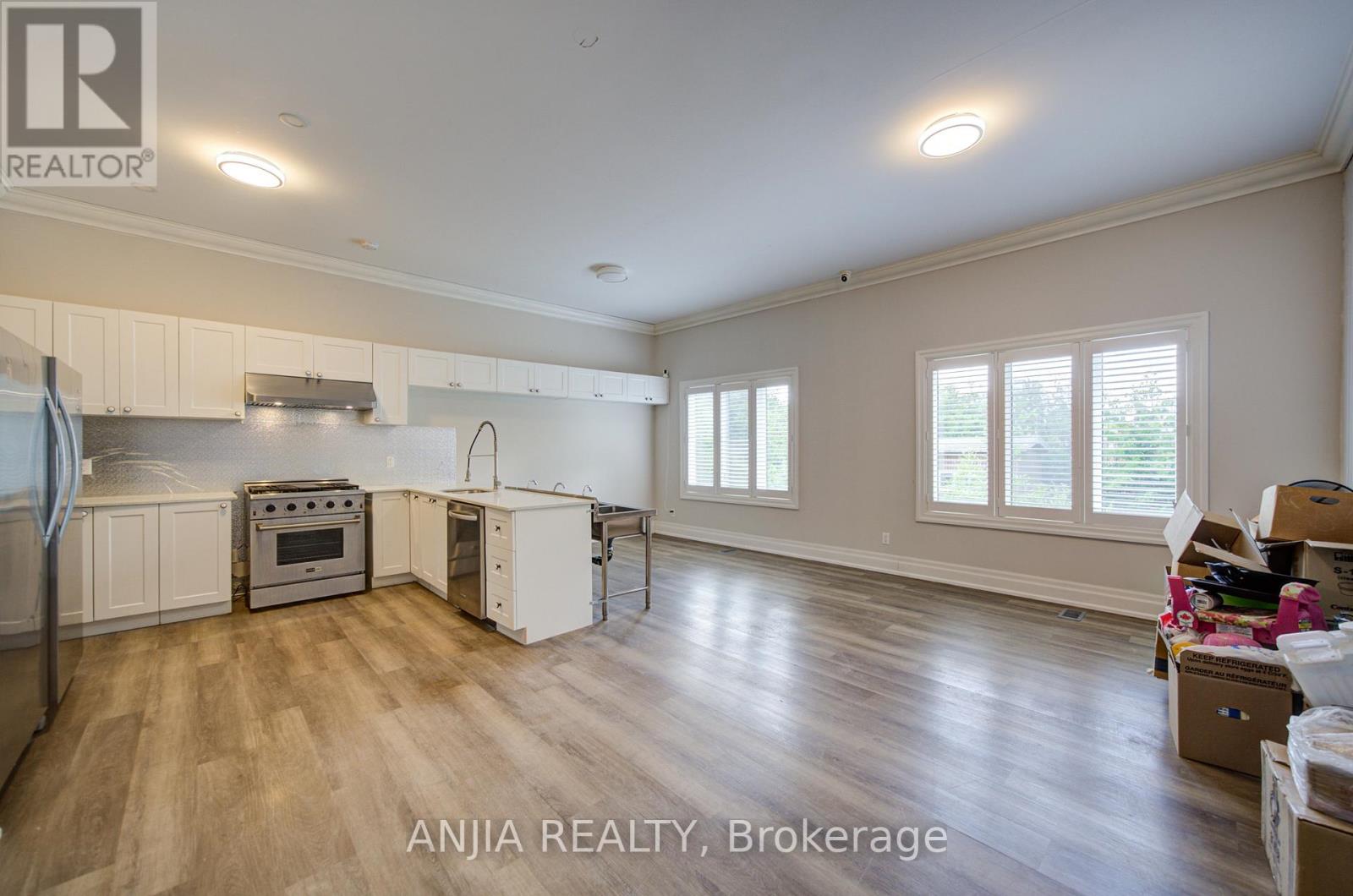 2652 VICTORIA PARK AVENUE - 15