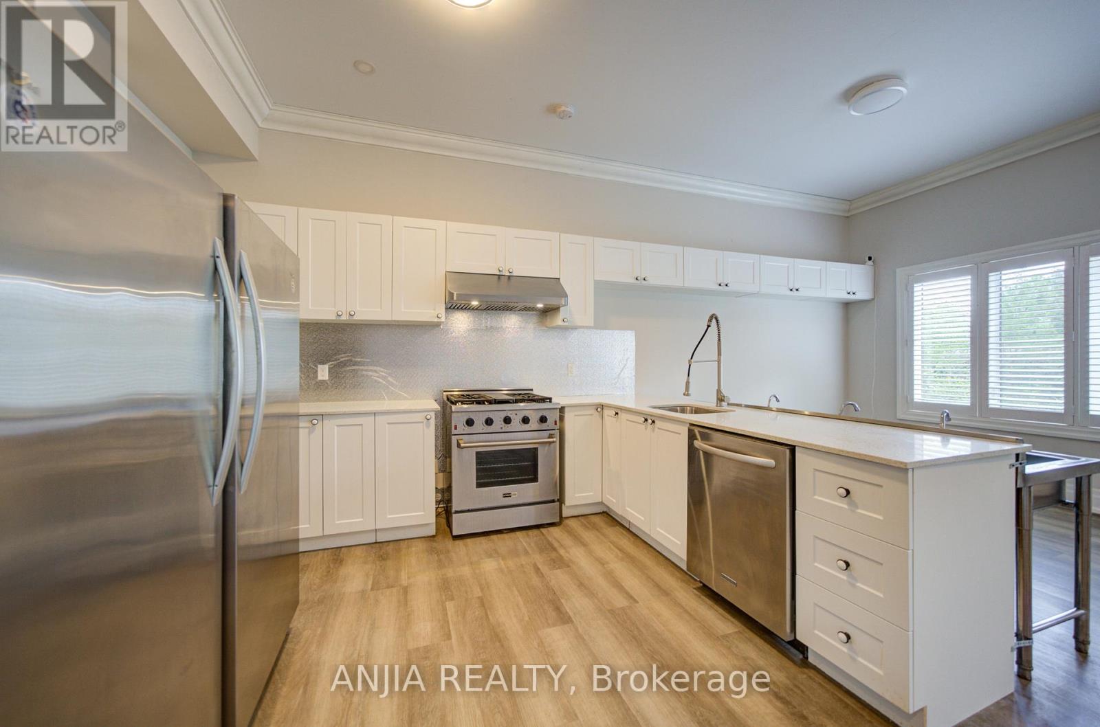 2652 VICTORIA PARK AVENUE - 17