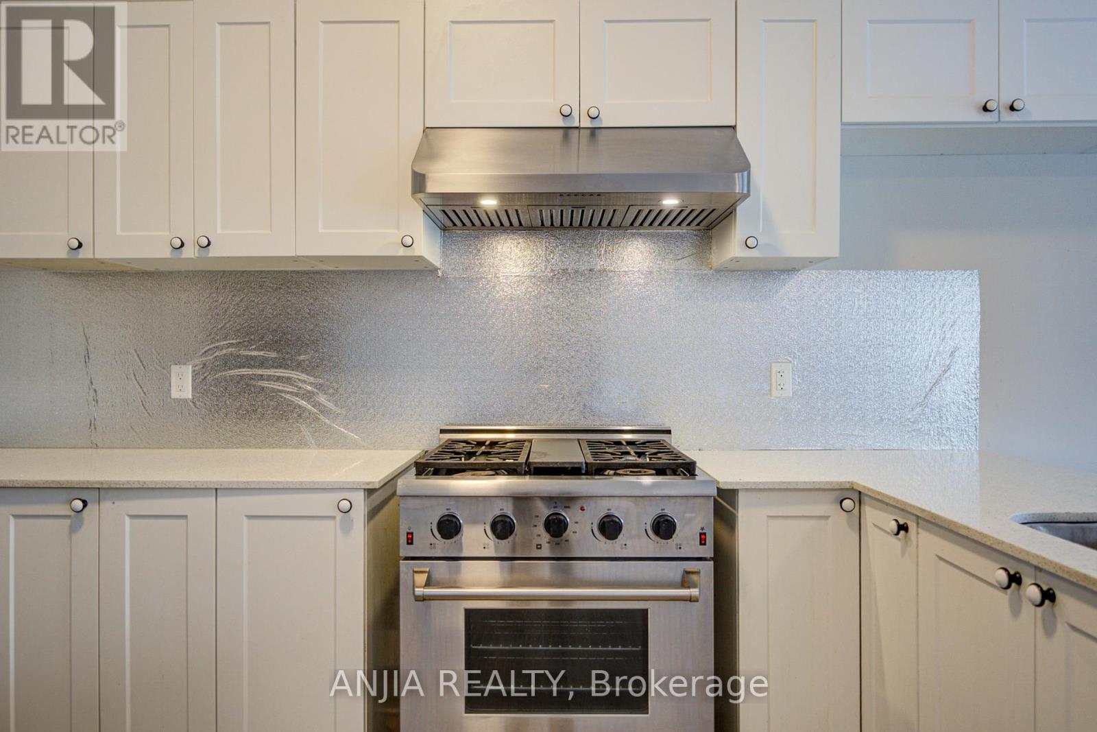 2652 VICTORIA PARK AVENUE - 18
