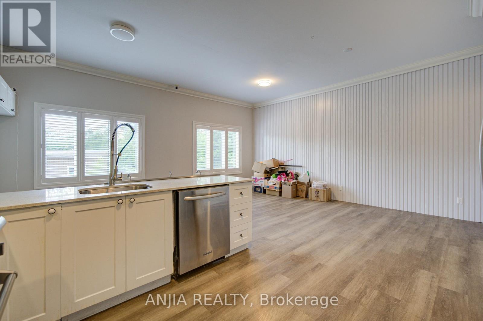 2652 VICTORIA PARK AVENUE - 19