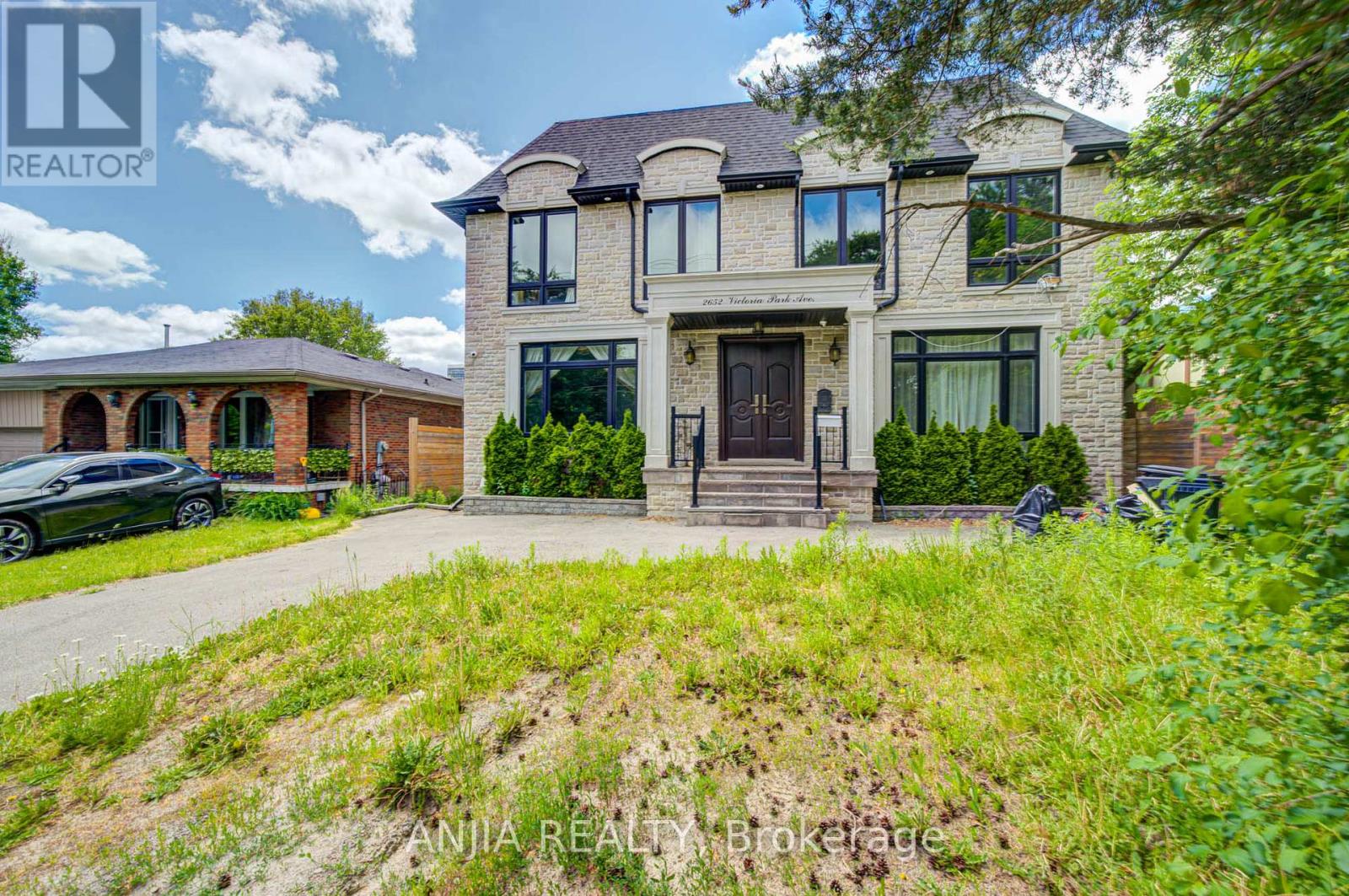 2652 VICTORIA PARK AVENUE - 2
