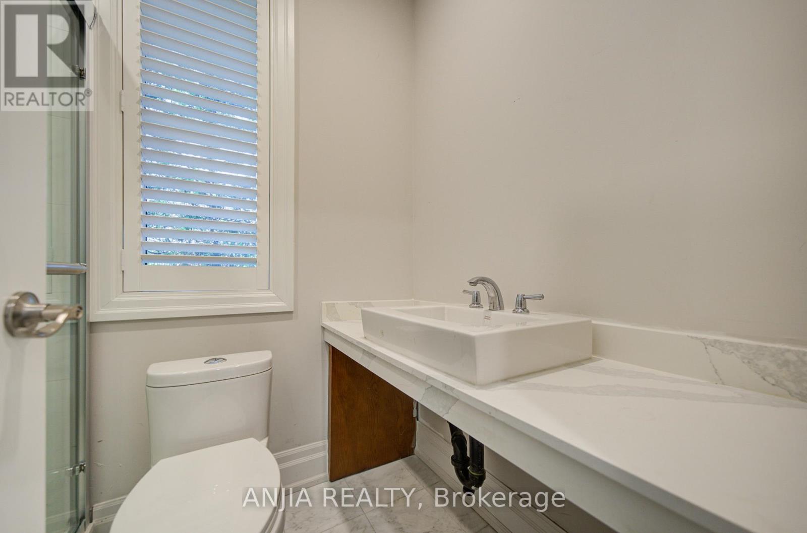 2652 VICTORIA PARK AVENUE - 21