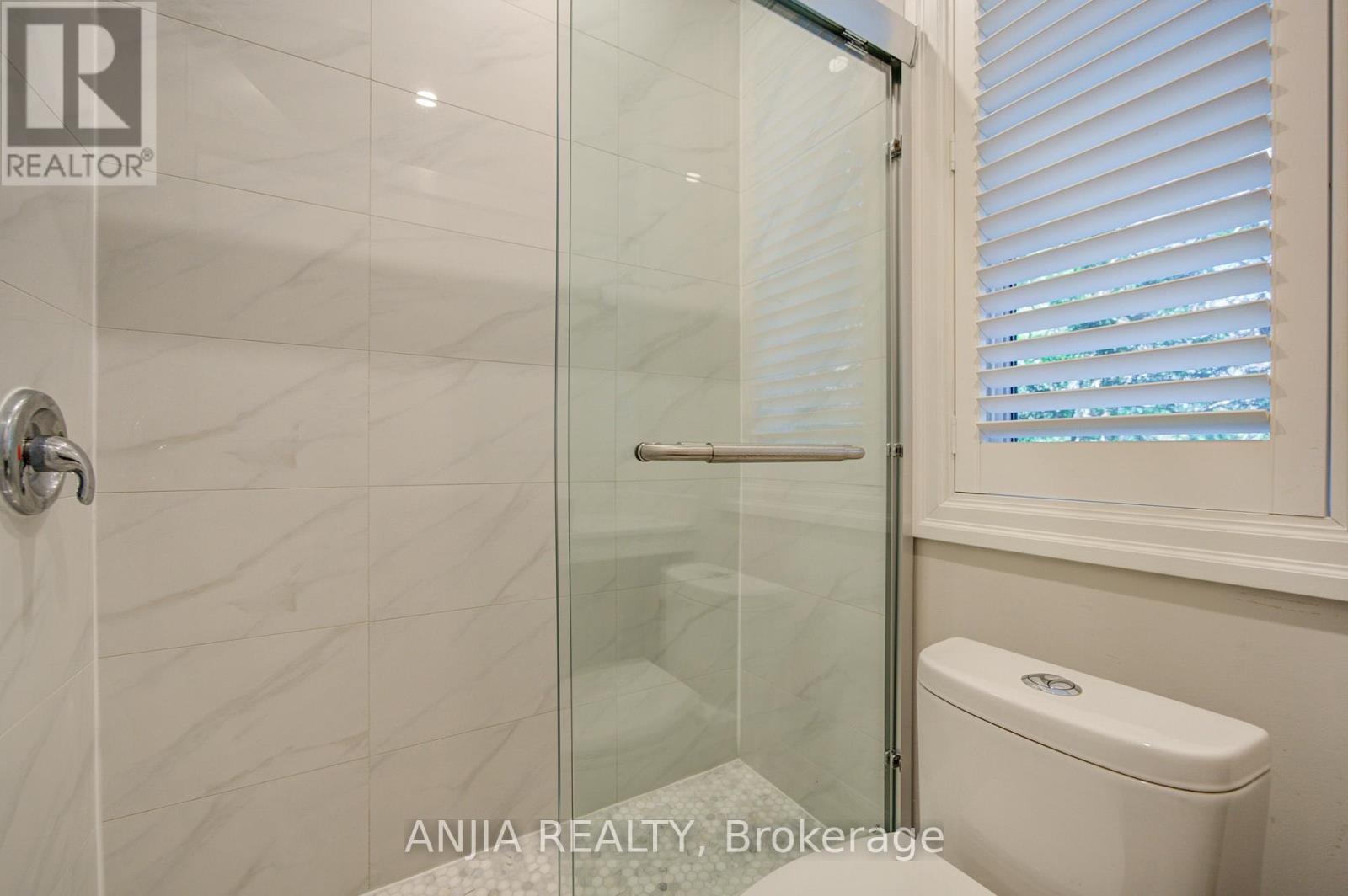 2652 VICTORIA PARK AVENUE - 22