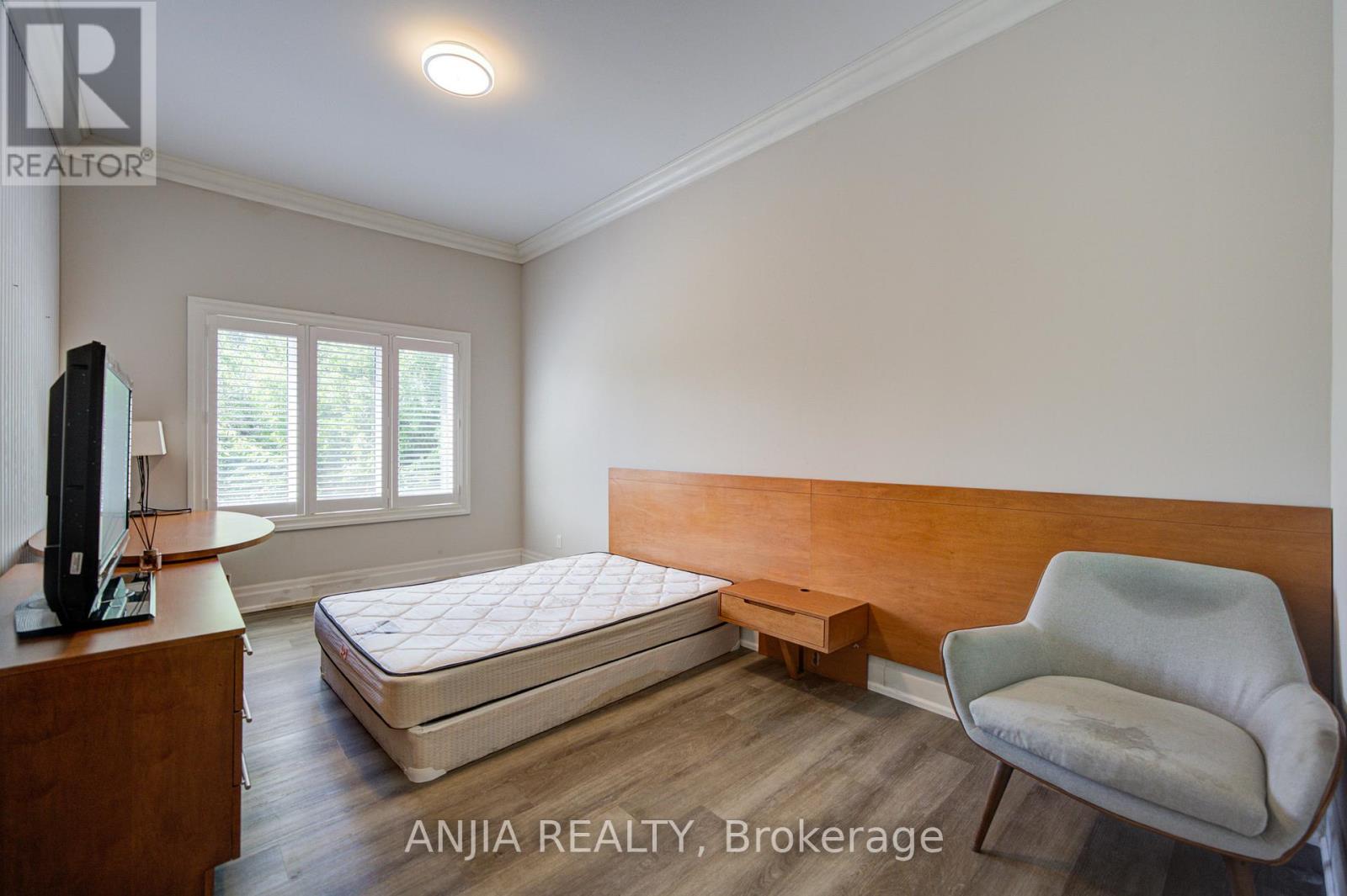 2652 VICTORIA PARK AVENUE - 23