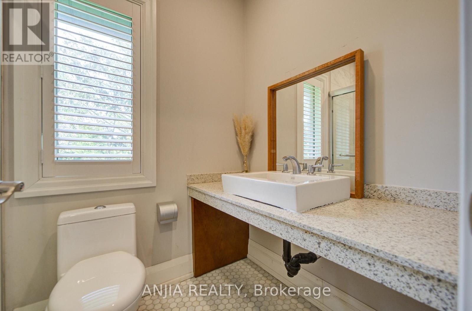 2652 VICTORIA PARK AVENUE - 27