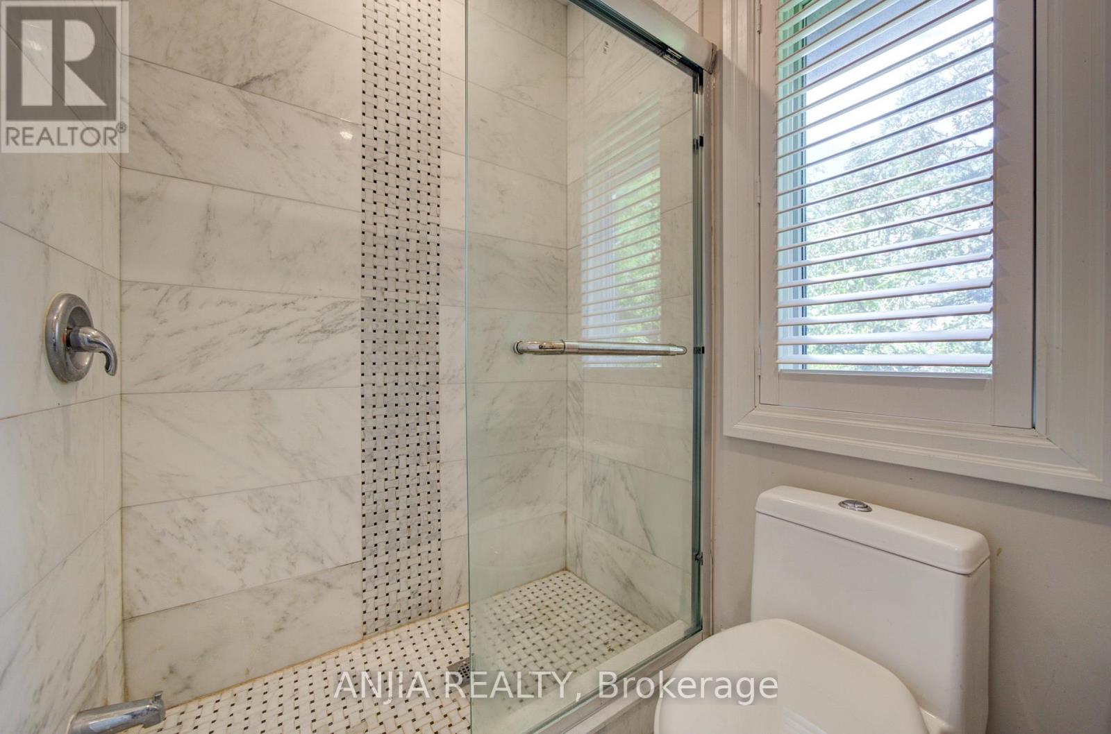 2652 VICTORIA PARK AVENUE - 28