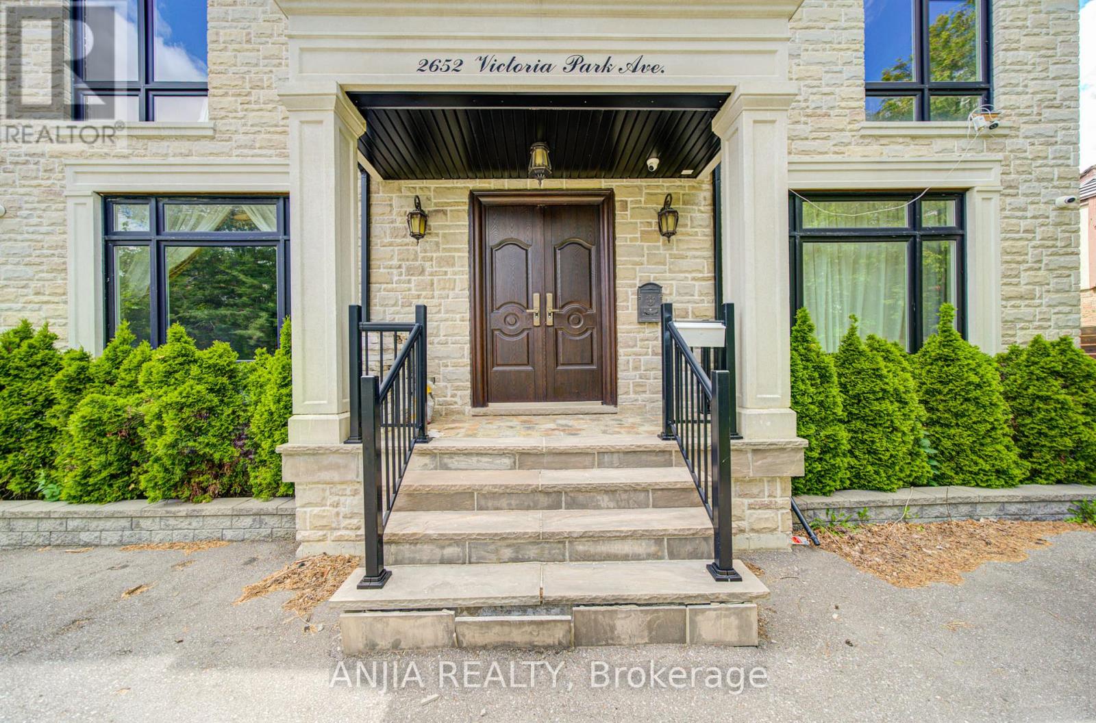 2652 VICTORIA PARK AVENUE - 3